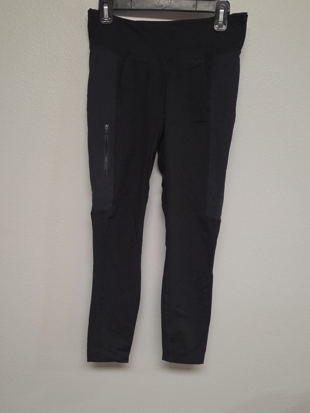 High-Rise Black Performance Leggings with Zip Pocket